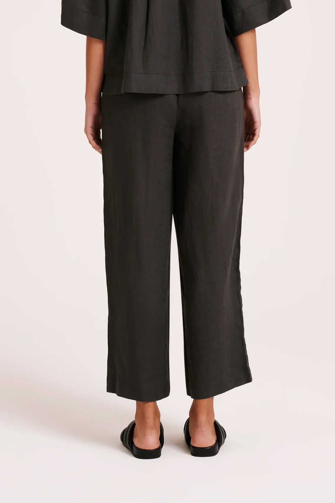 NUDE LOUNGE LINEN CROP PANT | COAL
